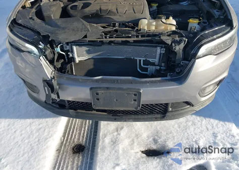 2019 Jeep Cherokee Latitude 4X4 from USA, damaged, VIN 1C4PJMCX7KD125357